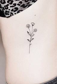 šoninis juosmens mergaitės mažų šviežių gėlių tatuiruotės modelis
