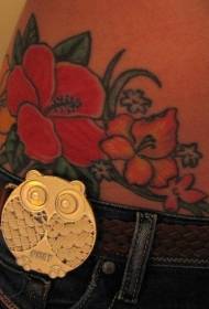 imagem de tatuagem feminina flor cintura cor
