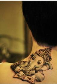 imagen de patrón de tatuaje de elefante guapo de moda de hombro trasero de chicas