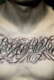 Tatuaggio tatuaggio uomo parola grande fiore inglese sul petto