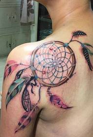Personalità della spalla sinistra Tatuaggio totem a colori