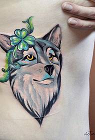 piccolo modello di tatuaggio di trifoglio lupo acquerello fresco vita laterale