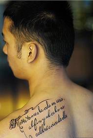 male shoulder sexy English tattoo pattern to enjoy the picture