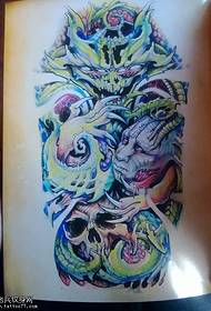 Modello tatuaggio braccio testa fantasma Europa e America