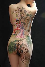 가장 아름다운 여자 몸 문신 예술 사진을 보여