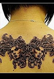 motif de tatouage totem de l'épaule arrière