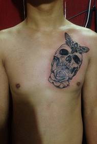 modello di tatuaggio da uomo con piccolo teschio di personalità