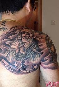 Foto del tatuaggio dello scialle Madonna