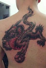 balikat klasikong guwapo na tattoo