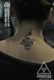 meiteņu kakla modes tendences totēma četrlapu āboliņa tetovējuma modelis