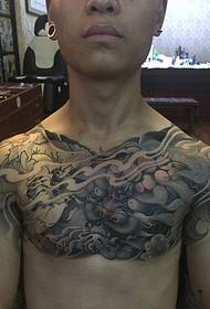 шахсияти Тӯҳфаи мардона ба монанди намоиши tattoo