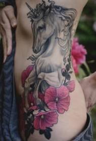 Seksualus tatuiruotė - gėlių apvyniotas juosmens seksualus grožio tatuiruotės modelis