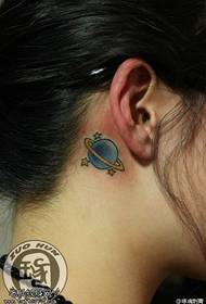 Tattoo Figur empfahl eine kleine weiße frische Tätowierung Tattoo funktioniert 114668-Frau hinter dem Ohr Farbe Cartoon Kaninchen Tattoo funktioniert
