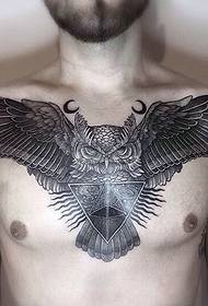 მამაკაცის გულმკერდის პიროვნება შავი და თეთრი owl tattoo Tattoo
