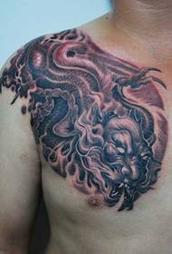 manlig personlighet över axel draken tatuering mönster