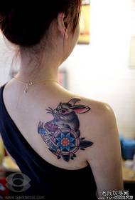 meninas ombro bonito moda coelho padrão de tatuagem
