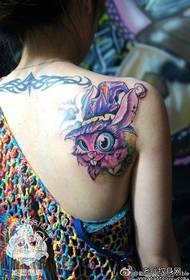 девојки рамената мода симпатична шема на тетоважи со зајаци