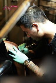 kauneus hartiat persoonallisuus englanti tatuointi kohtaus