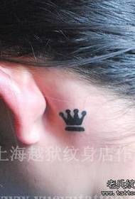 pige øre totem lille krone tatoveringsmønster