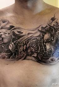 miehen komea viileä kanin ja lehmän tatuointikuvio