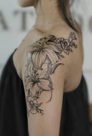 djevojka šal cvijet tetovaža uzorak