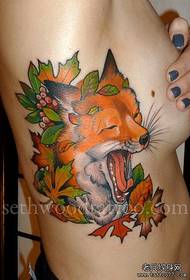belleza lado pecho tendencia clásico viejo zorro tatuaje patrón