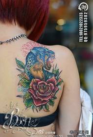 女孩的肩膀趨勢經典豹玫瑰紋身圖案