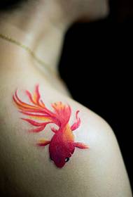 švelni raudonų kalmarų tatuiruotė ant peties 114203 - mergaitė su žydinčia lotoso tatuiruote ant peties