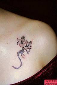 Tattoo show bar priporoča ženski vzorec tatoo ramenske mačke