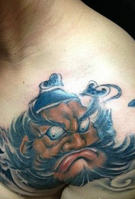 男性肩膀处权威的钟馗纹身图案