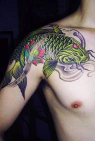 kazi ya tattoo ya shawl squid