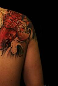 pār plecu sarkans kalmāra tetovējums attēls satriecoši Cilvēki