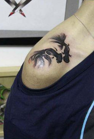 ramena tintom slika malih uzoraka tetovaže zlatne ribice