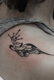 шаль крила корона лист татуювання