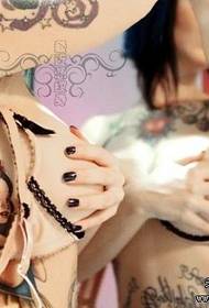 trabajo de tatuaje blanco como la nieve de cintura femenina sexy