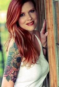 Tatuaggio con scialle di bellezza europeo e americano