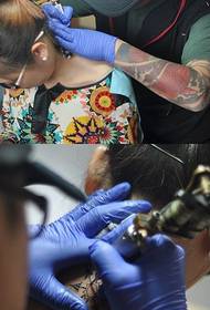 scène de tatouage totem de cou arrière