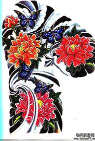 Tatoo kuonyesha picha nzuri mtindo wa kitamaduni wa kipepeo wa Kijapani wa nusu-peony