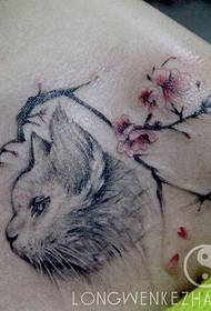simpatico tatuaggio per ragazze con gatto e prugna sul petto