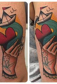 modello del tatuaggio della barca di amore della mano della scuola di colore