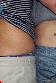couple tattoo tattoo:: ሁለት የኋላ ወገብ ክንፎች አቋራጭ ንቅሳ