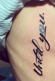 Foto di tatuaggio inglese semplice della vita laterale