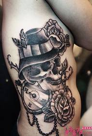 montre de poche dominatrice côté taille tatouage rose