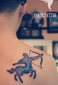 Schulterfarbe Sternenhimmel Bogenschütze Tattoo Muster