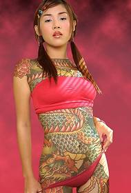 foto e guximshme e trupit të bukurisë së tatuazheve dragua tatuazh
