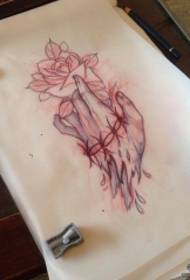 Manoscritto del tatuaggio della rosa della mano della scuola europea
