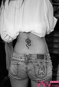 cintura a l'esquena tatuatge musical blanc i negre simple