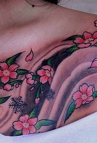 copre u tatuu di fioccu di neve cù u fiore di cherry favoritu