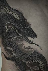 Черна и бяла змия модел татуировка на талията