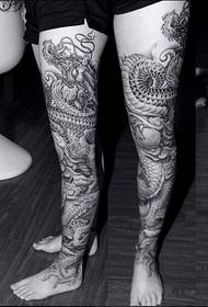 a picture Osobnost černé a bílé květiny tetování nohou vzor